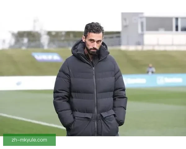 西媒传阿韦洛亚劝阿诺德离队邮报否认