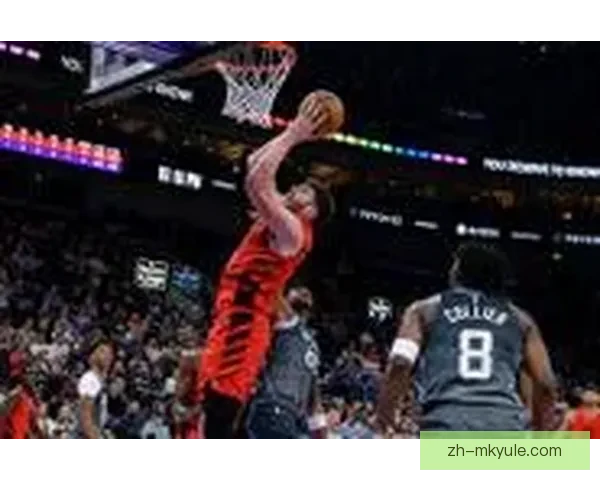 詹姆斯热身舞蹈助攻海斯空接扣篮